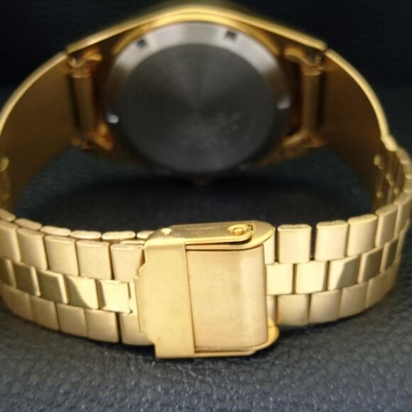 Vintage 1981 Seiko Automatic Mens Gold Watch W/daydate & Black accents - Picture 2 of 10